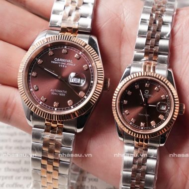 Đồng Hồ Cặp Carnival Nam 8131G -  Nữ 8131L Demi RoseGold Mặt Nâu